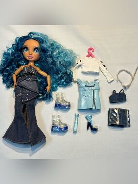 Rainbow High Fantastic Fashion Skyler Bradshaw –